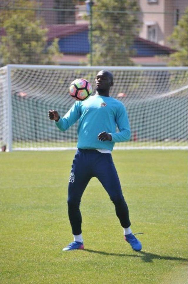 Sackey’den Aytemiz Alanyaspor’a Kötü Haber