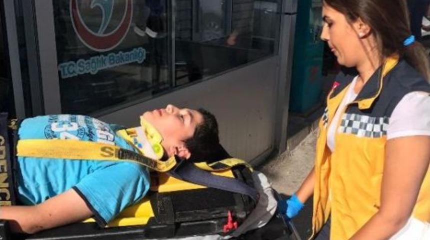 Bayram Tatili Yolunda Kaza: 1 &Ouml;l&uuml;, 3 Yaralı