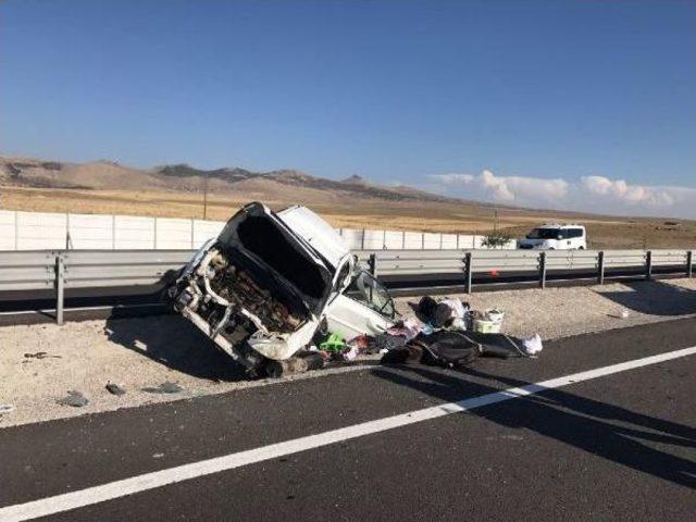 Bayram Tatili Yolunda Kaza: 1 Ölü, 3 Yaralı