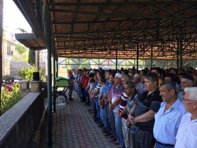 Evlilik Yıl Dönümü İçin Gittiği Restoranda Hesap Öderken Ölen Koca Toprağa Verildi