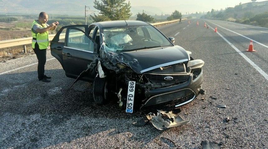 Adıyaman&rsquo;da Otomobil İle Kamyonet &Ccedil;arpıştı: 4 Yaralı