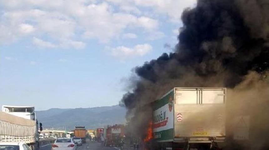 Lahmacun Firmasının Kamyonu Alev Alev Yandı