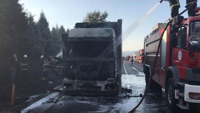 Lahmacun Firmasının Kamyonu Alev Alev Yandı