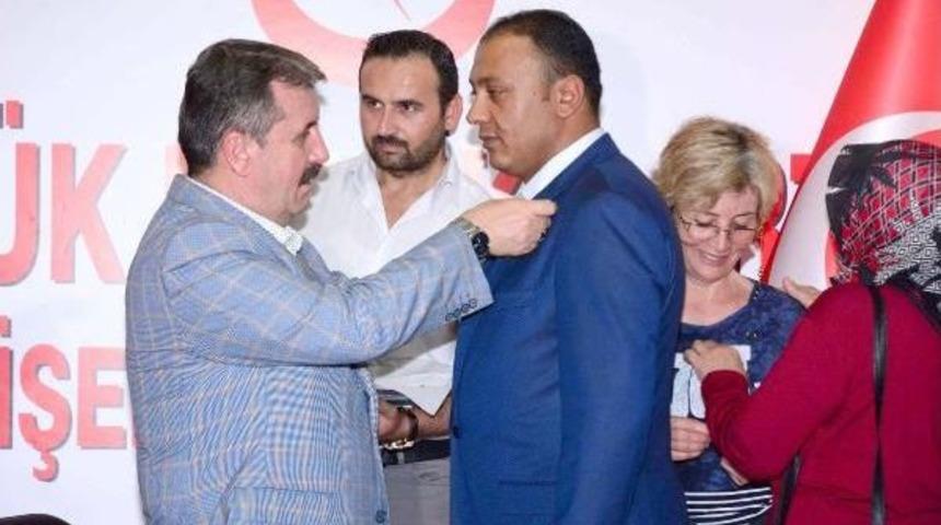 Destici, Yeni &Uuml;yelere Rozetlerini Taktı