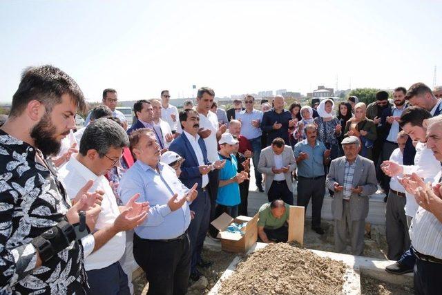 Başkan Karadeniz’in Annesi Son Yolculuğuna Uğurlandı