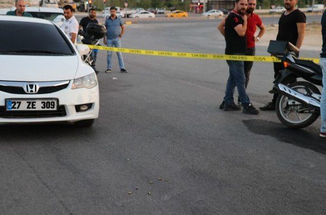 Aranan Cinayet Zanlısı İle Polis Arasındaki Kovalamacada Çatışma Çıktı: 2 Yaralı