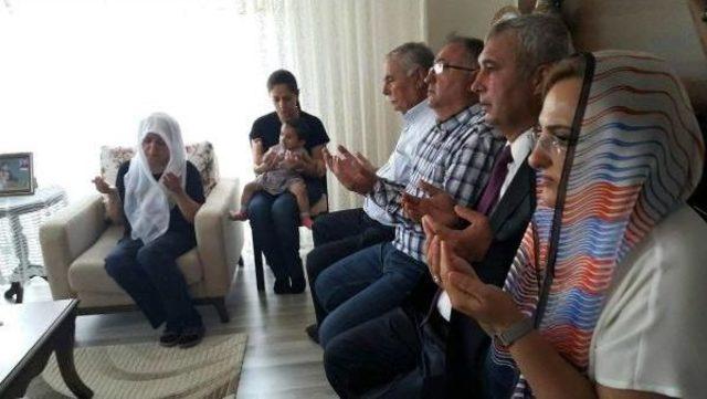 Kılıçdaroğlu'ndan Şehit Ailelerine Taziye Ziyareti