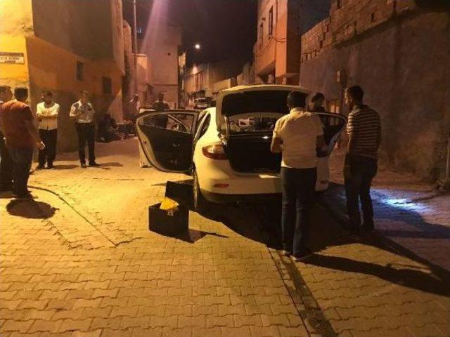 Şanlıurfa’Da Otomobil Tarandı: 2 Yaralı