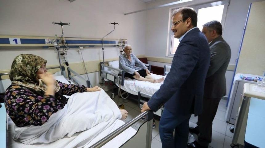Başbakan Yardımcısı Hakan &Ccedil;avuşoğlu&rsquo;ndan Hastalara Ge&ccedil;miş Olsun Ziyareti