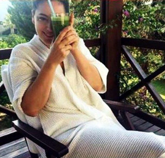 D&uuml;nyaca &Uuml;nl&uuml; Model Kelly Brook Bodrum da&nbsp; 1