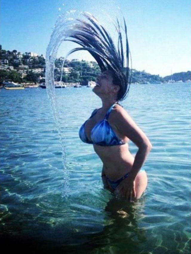 D&uuml;nyaca &Uuml;nl&uuml; Model Kelly Brook Bodrum da&nbsp; 3