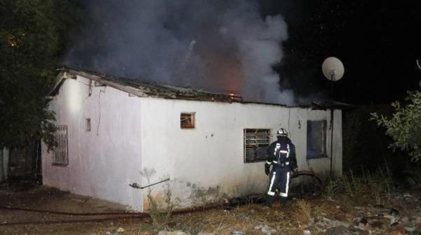 Ocakta Unutulan Yemek Evi Yaktı