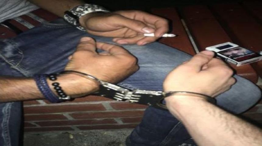 Bu Olaya Polis Bile Şaşırdı;  "bizi Kelep&ccedil;eleyip, Fotoğrafımızı &Ccedil;ek" Diyen Kişi Tarafından Gaspedildiler