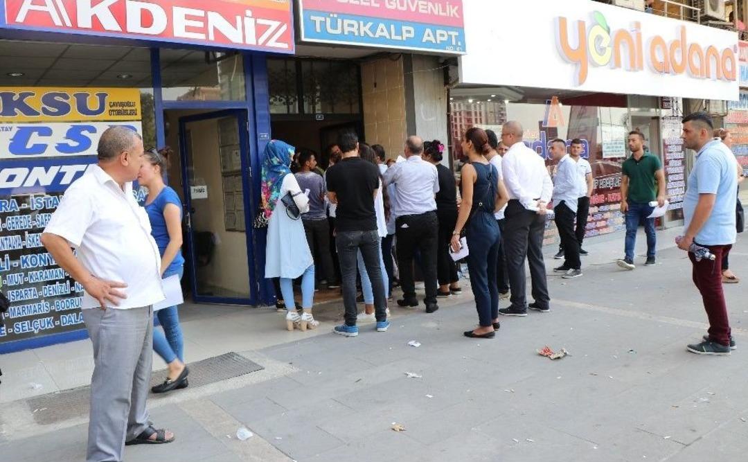 G&uuml;venlik&ccedil;i Olmak İ&ccedil;in Sıraya Girdiler