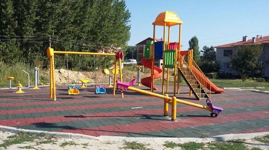 Simav&rsquo;da &Ccedil;ocuk Parkları Yenilendi