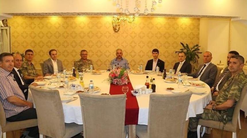 Tayini &Ccedil;ıkan İdareciler İ&ccedil;in Veda Yemeği