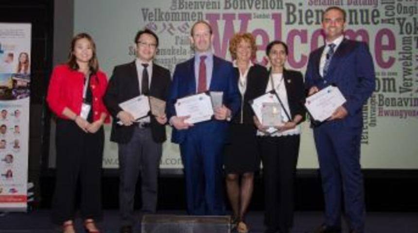 T&uuml;rk Doktor Singapur&rsquo;da Diş Hekimliğini Anlattı