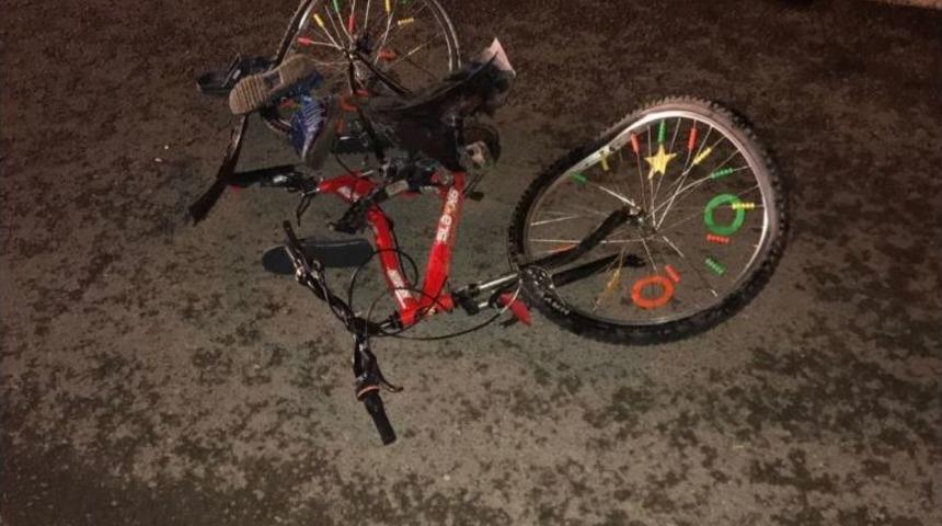 Otomobil Bisiklete Çarptı: 1 Ölü, 1 Yaralı