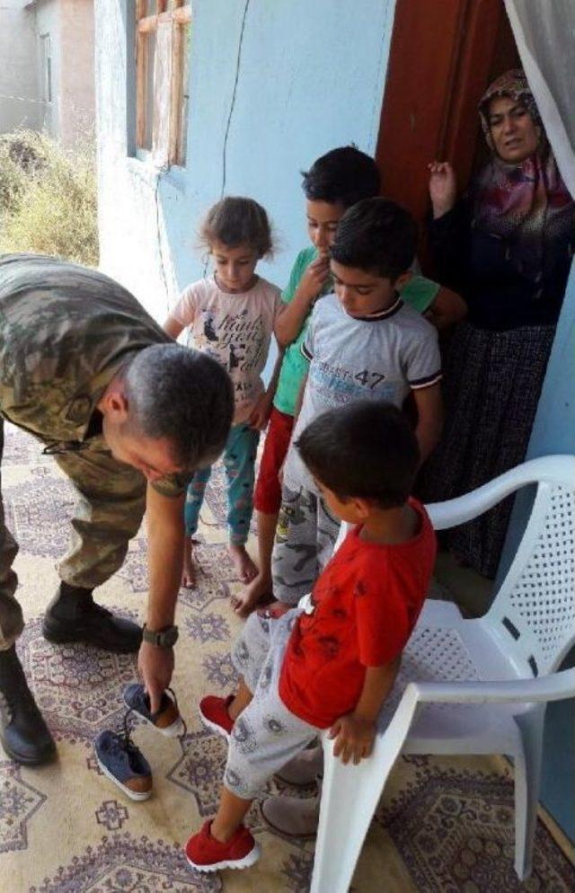 Muradiyeli Çocuklara Jandarmadan Bayram Hediyesi