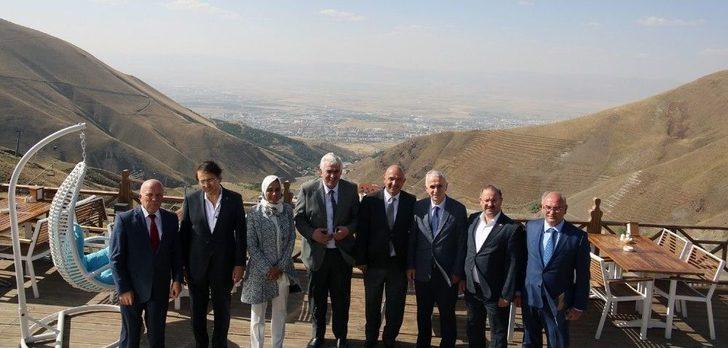 Ak Parti Genel Başkan Yardımcısı Kaya, Büyükşehir’i Ziyaret Etti G4