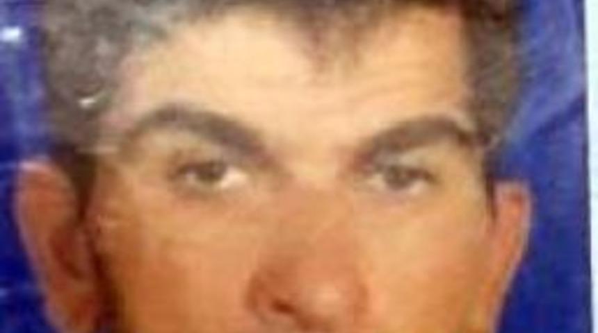 Yolun Karşısına Ge&ccedil;erken Otomobil Altında &Ouml;ld&uuml;