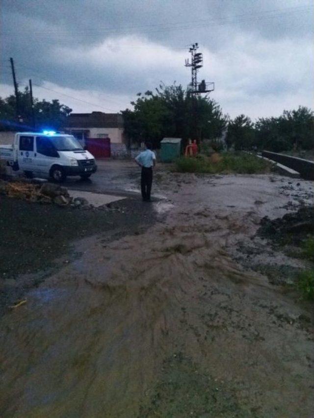 Hatay’da Sağanak Yağış Etkili Oldu