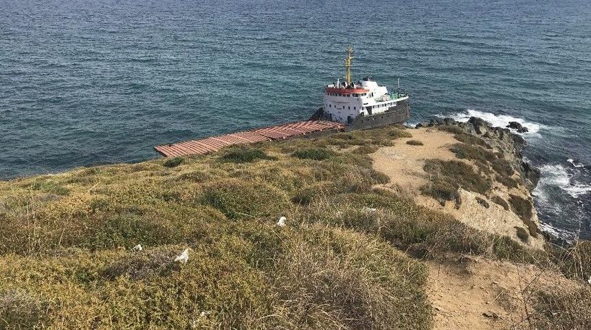 Sarıyer&rsquo;de B&ouml;l&uuml;nen Geminin Arka Kısmındaki Yakıt Deposu Boşaltılamadı