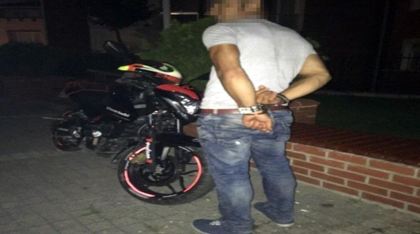 Kelep&ccedil;eyle &lsquo;şaka&rsquo; Fotoğrafı &Ccedil;ektirmek İsterken Gasp Edildiler