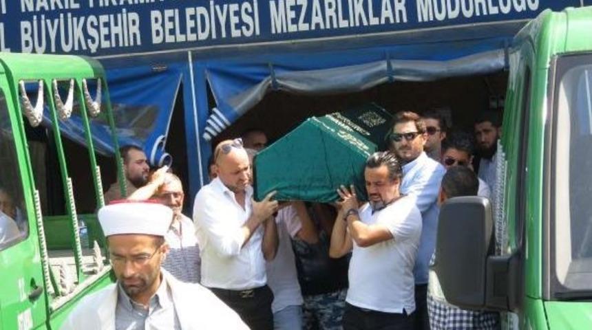 Vatan Şaşmaz'ın Cenazesi Gasilhaneden Alındı