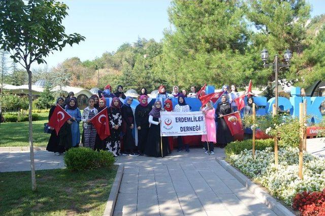 Düzceli Kız Öğrenciler Hayme Anayı Anma Ve Göç Şenliklerine Katıldı