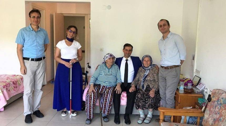 Bakan M&uuml;şaviri &Ouml;nalan &Ccedil;ocuklar Ve Yaşlılarla Buluştu