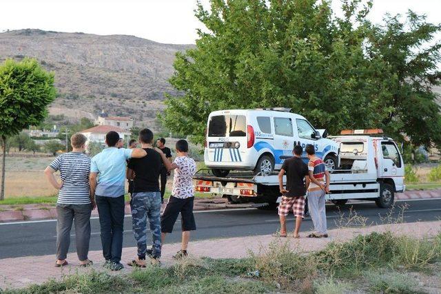 Polis Otosu Halk Otobüsüne Çarptı: 2 Polis Yaralı