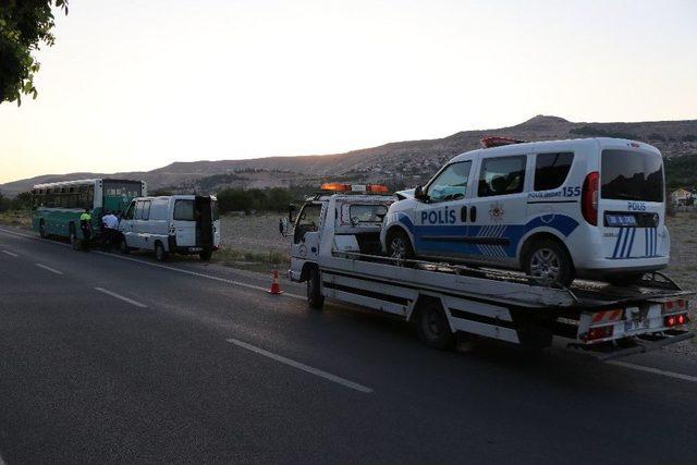 Polis Otosu Halk Otobüsüne Çarptı: 2 Polis Yaralı