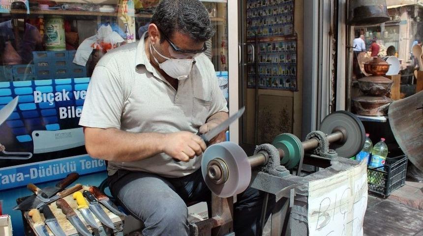 Bı&ccedil;ak Bileme Ustalarının Kurban Bayramı Mesaisi