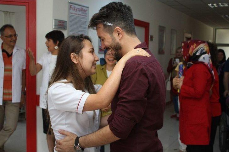 Hastane Anonsuyla Evlenme Teklifi G4