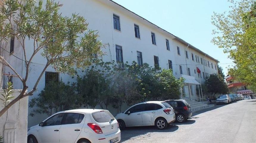 Milas’ta Eski Devlet Hastanesi Yıkılıyor