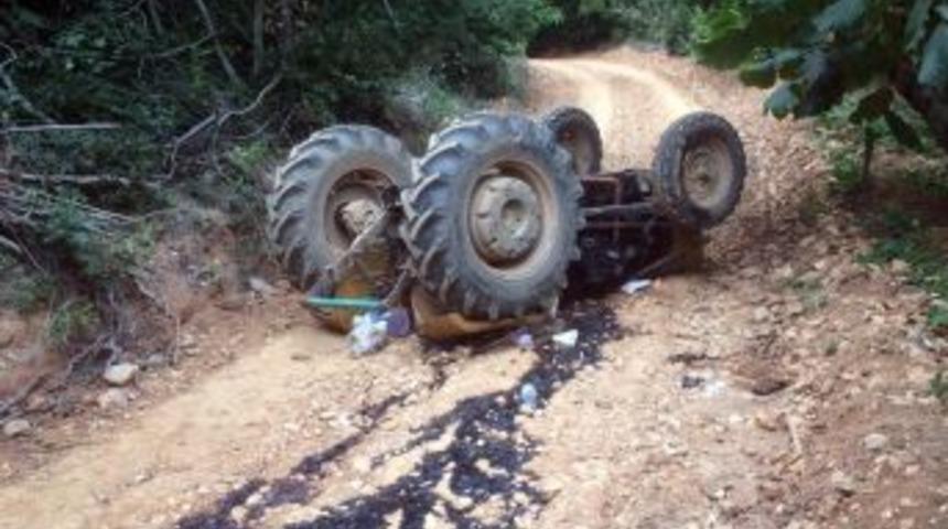 Devrilen Trakt&ouml;r&uuml;n&uuml;n Altında Can Verdi