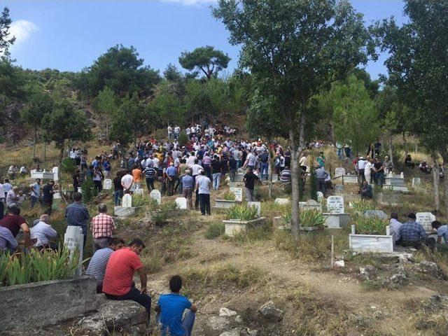 Çorum’daki Trafik Kazasında Hayatını Kaybeden 3 Kişi Toprağa Verildi