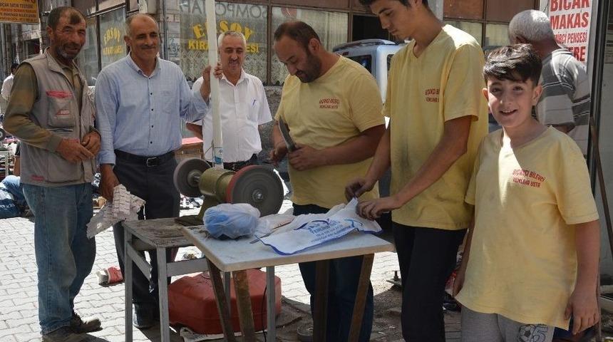 Bir Asırdır Keskin Bı&ccedil;aklar Onlardan Soruluyor