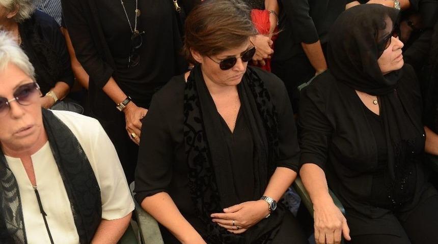 Vatan Şaşmaz&rsquo;ın Eşi Yasemin Adalı T&ouml;ren Boyunca Karnındaki Bebeğini Tuttu