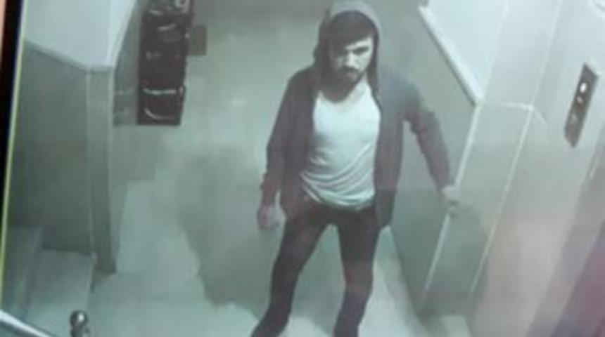 Ayakkabı Hırsızı, G&uuml;venlik Kamerasına Yakalandı