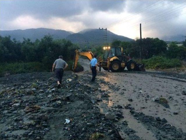 Dörtyol'da Sağanak Yağış Etkili Oldu