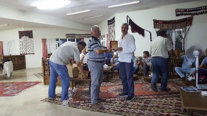 33 Yıl Aradan Sonra Aynı Sırada Yan Yana Oturdular G3