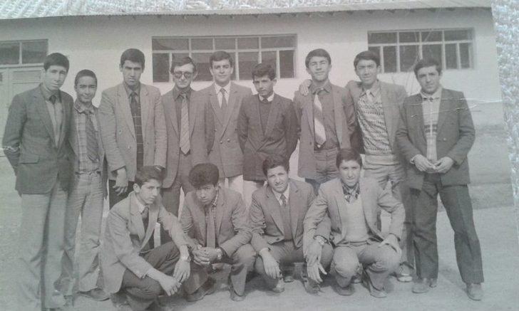 33 Yıl Aradan Sonra Aynı Sırada Yan Yana Oturdular G5