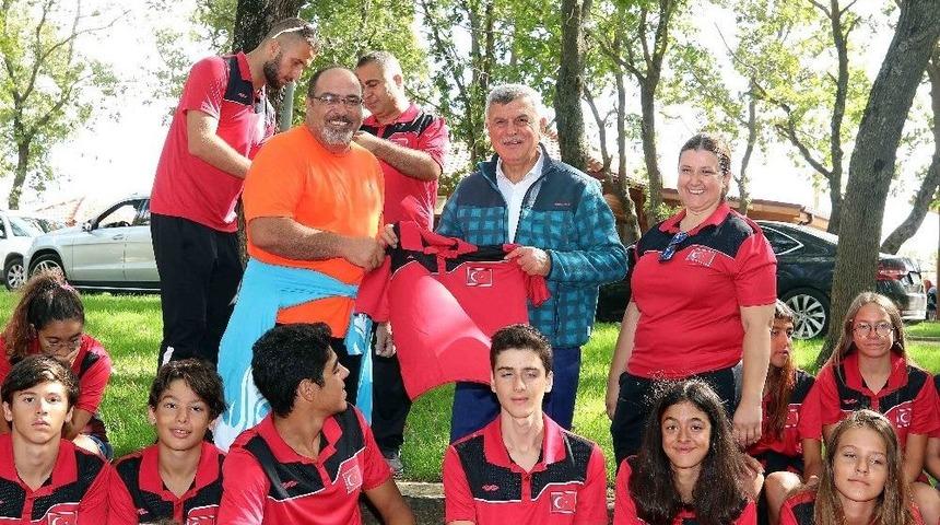 Başkan Karaosmanoğlu&rsquo;dan Milli Takım Kampına Ziyaret