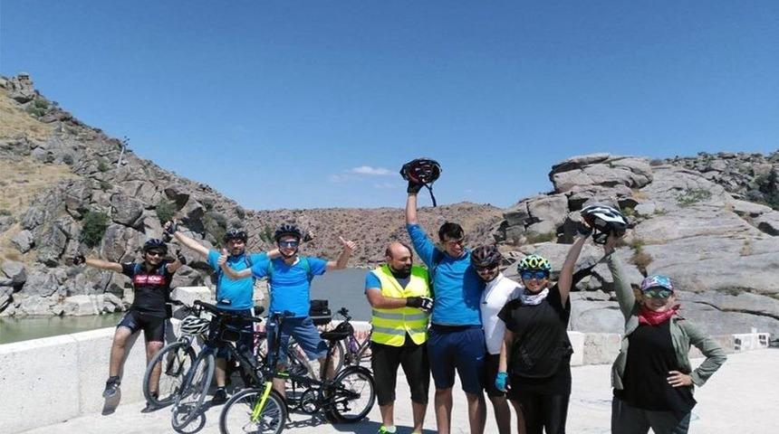 Bisikletçiler Tarihe Pedal Çevirdi