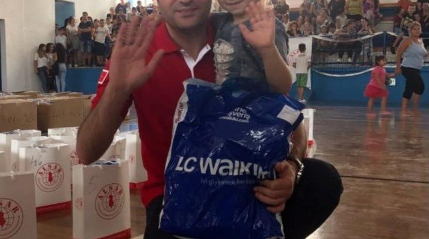 Kızılay İstanbul Şubesi Arnavutluk&rsquo;ta Yetimlere &Ccedil;ifte Bayram Yaşattı