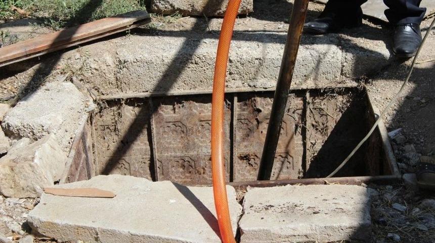 Su Dinamosunu A&ccedil;mak İ&ccedil;in Gittiği Kuyuda Can Verdi