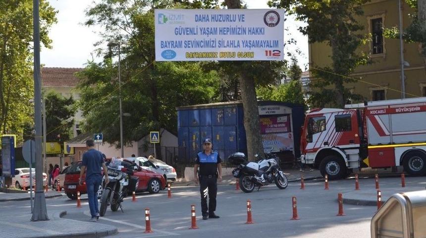 Toplum Destekli Polisten Vatandaşlara Pankartlı Uyarı