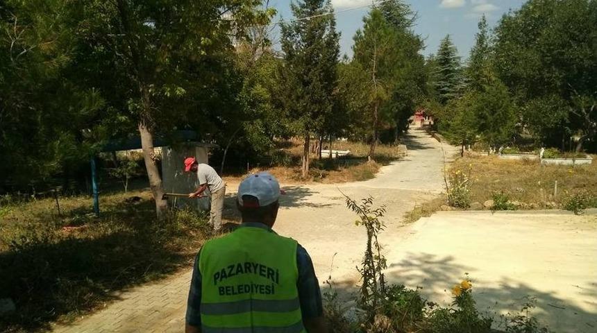 Pazaryeri İl&ccedil;e Mezarlığı Bayrama Hazır